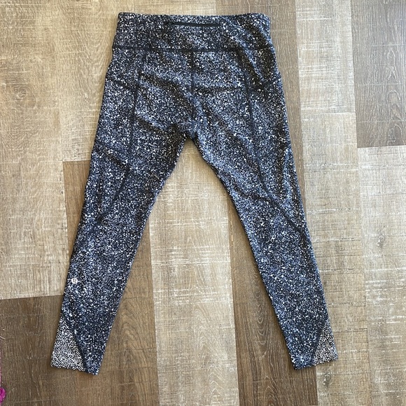 Lululemon leggings - Picture 3 of 10